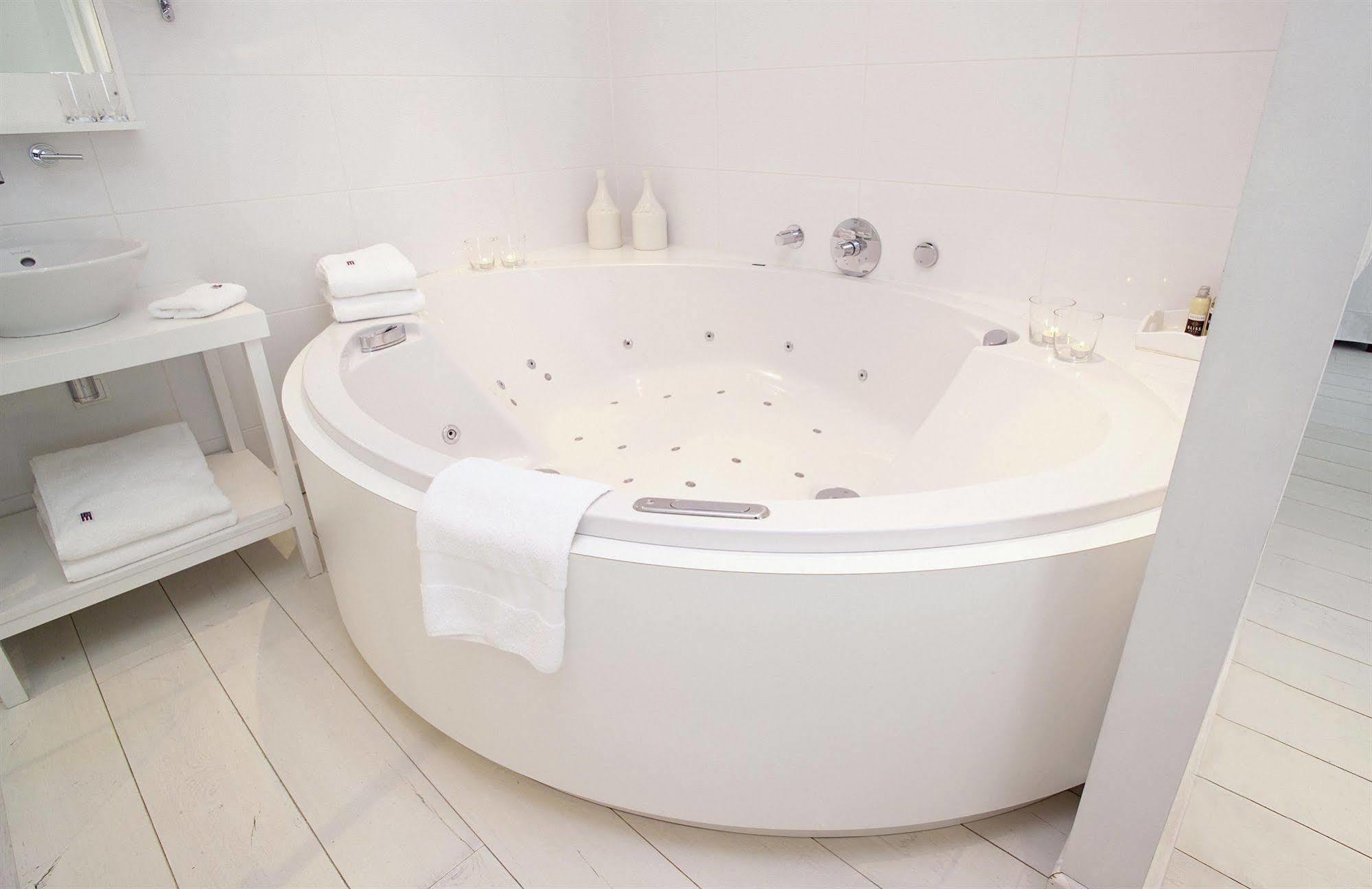 Bliss Boutique Hotel Breda Bagian luar foto